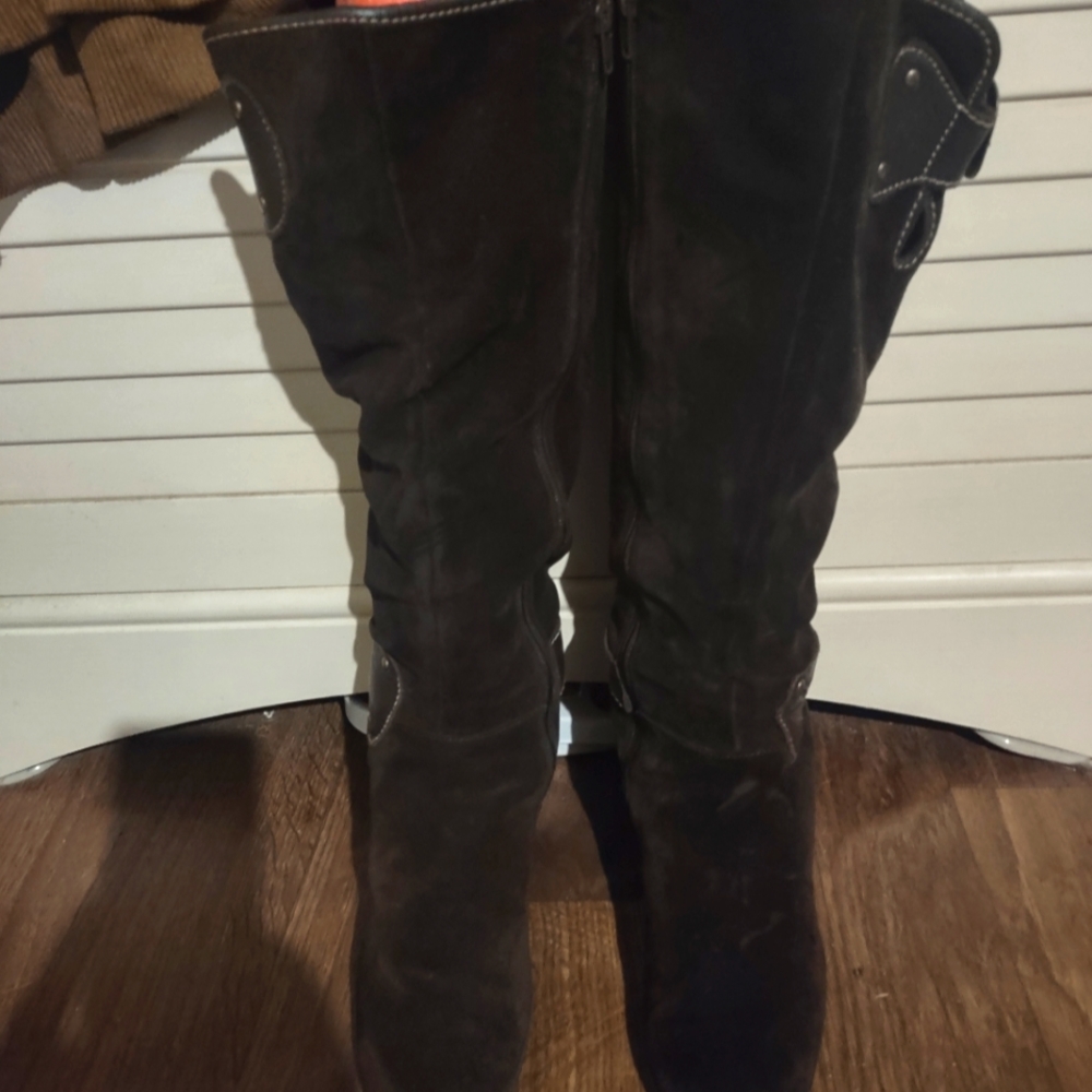 Aerosols Suede leather one high boots size 10M (LAST REDUCTION)